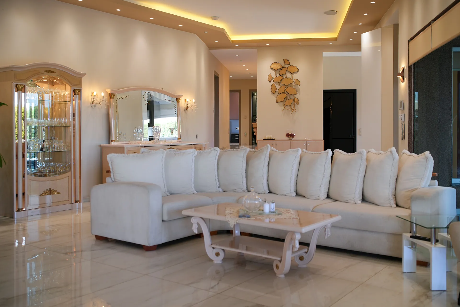 Tiara Holidays - GF Villas - living room